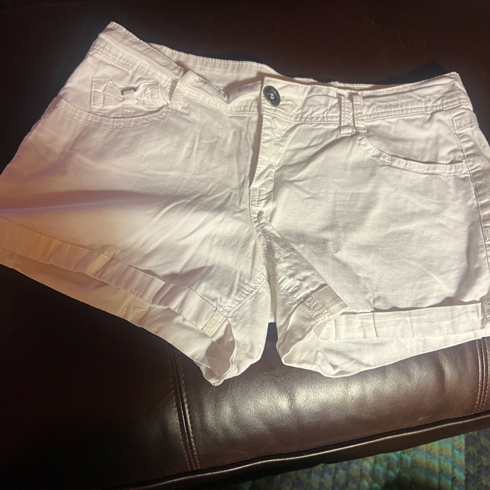 Jolt White Short